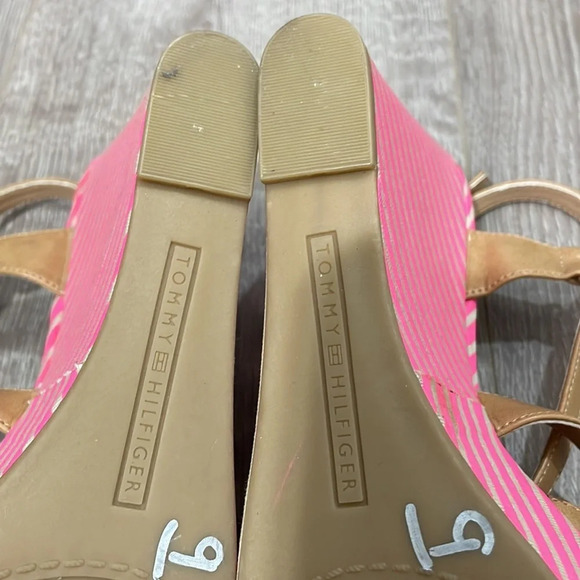 New Tommy Hilfiger Justina Wedge Sandal Ambra & Hot Fuchsia Stripe 10M - Picture 10 of 16